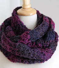 Load image into Gallery viewer, crochet cowl pattern