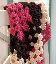 Load image into Gallery viewer, crochet baby blanket pattern granny square