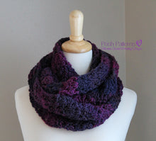 Load image into Gallery viewer, infinity scarf crochet pattern