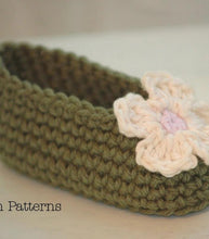 Load image into Gallery viewer, crochet baby shoes pattern