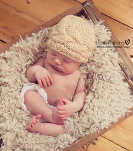 Load image into Gallery viewer, knitting pattern horizontal cable hat