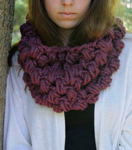 Load image into Gallery viewer, chunky cowl crochet pattern