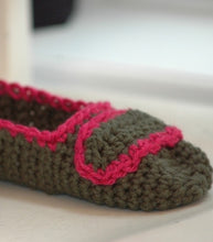 Load image into Gallery viewer, easy crochet slipper pattern