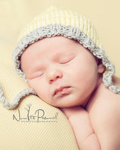 Load image into Gallery viewer, newborn bonnet knitting pattern